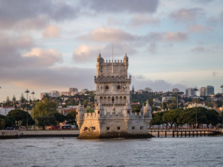 Global Retirement Report 2025 mengungkap 44 negara terbaik untuk pensiun, salah satunya Indonesia. Ini 15 di antaranya. (Foto: freepik)