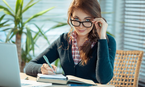 Ilustrasi wanita cerdas. Foto: shutterstock.com