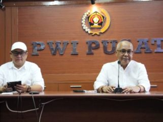 Ketua PWI Pusat Ahmad Munir dan Sekjen Zulmansyah Sakedang. (Foto: PWI Pusat)