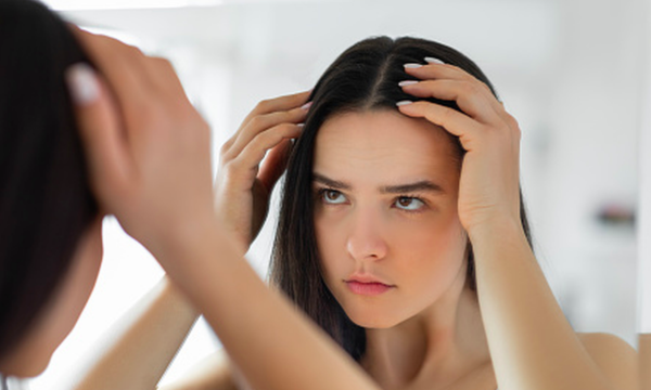 Mengetahui apakah stres bikin uban tumbuh lebih banyak sangatlah penting karena keduanya berkaitan.(Foto: Unsplash)