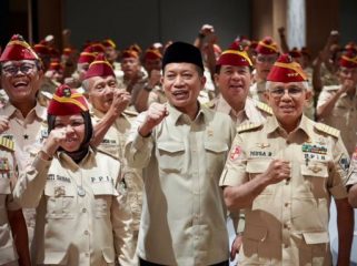 Menkop Feri Julianto bersama purnawirawan dan pejuang yang tergabung dalam Purnawirawan Pejuang Indonesia Raya (PPIR), di Sentul, Bogor, Jawa Barat, Minggu (21/9/2025). 
(Foto: panitia sosialisasi)