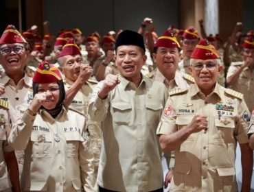 Menkop Feri Julianto bersama purnawirawan dan pejuang yang tergabung dalam Purnawirawan Pejuang Indonesia Raya (PPIR), di Sentul, Bogor, Jawa Barat, Minggu (21/9/2025). 
(Foto: panitia sosialisasi)