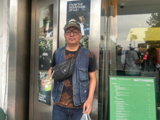 Pendiri jasa Gue Temenin Jalan Johanes David Gratias Pero (32) saat diwawancarai Kompas.com di Blok M, Jakarta Selatan, Rabu (24/9/2025).(Foto: KOMPAS.com/DEVI PATTRICIA )