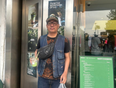 Pendiri jasa Gue Temenin Jalan Johanes David Gratias Pero (32) saat diwawancarai Kompas.com di Blok M, Jakarta Selatan, Rabu (24/9/2025).(Foto: KOMPAS.com/DEVI PATTRICIA )