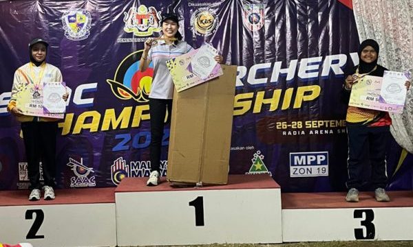 Atlet Compound Pajajaran Archery Centre (P’ArC) Kota Bogor, Dina Putri Amalia, berhasil mengharumkan nama Indonesia di ajang SAAC Archery Championship 2025 di Padang Radia Arena, Bukit Jelutong, Shah Alam, Selangor, Malaysia tanggal 26 – 28 September 2025 kemarin. (Foto: P'ArC)