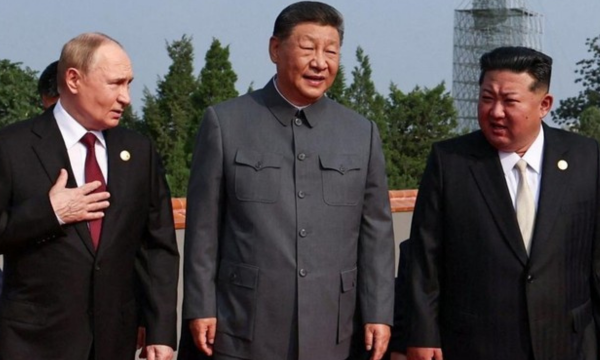 Vladimir Putin, Xi Jinping, Kim Jong Un saat parade militer China (Foto: via REUTERS/Alexander Kazakov)