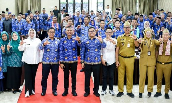 Anugerah gapura sri baduga. (foto: Kominfo Kota Bogor)