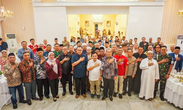 Forkopimda dan sejumlah elemen masyarakat Kota Bogor sepakat kota ini harus damai. (Foto: Kominfo Kota Bogor)