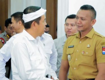 Gubernur Jawa Barat Dedi Mulyadi tengah berbincang dengan Wakil Wali Kota Bogor Jenal Mutaqin terkait MBG. (Foto: Kominfo Kota Bogor)