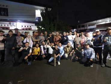 Warga ronda keliling kampung. (Foto: Kominfo Kota Bogor)