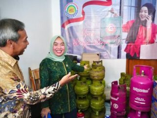 Wamenkop Farida saat melakukan kunjungan ke KopKel Pondok Aren, Jumat (26/9/2025). (Foto Achmad Sholeh)