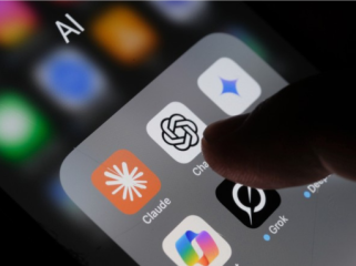 Aplikasi ChatGPT. Foto: Getty Images/alexsl