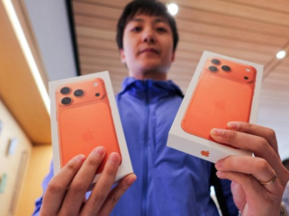 Apple Buka Registrasi Preorder iPhone 17 Pro Max dan Air di Indonesia Foto: REUTERS/Maxim Shemetov