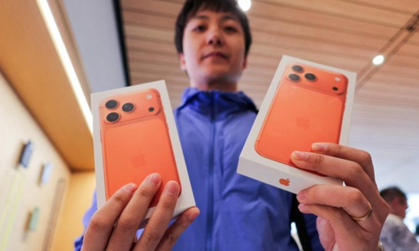 Apple Buka Registrasi Preorder iPhone 17 Pro Max dan Air di Indonesia Foto: REUTERS/Maxim Shemetov
