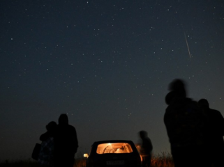 Ilustrasi Hujan Meteor Foto: REUTERS/ALEXEY MALGAVKO