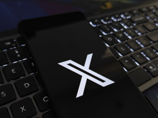 Ilustrasi X Twitter. Komdigi melayangkan surat teguran ketiga kepada X karena belum membayar denda atas temuan konten bermuatan pornografi.(Foto: Kompas.com/Lely Maulida)