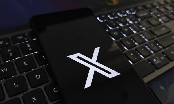 Ilustrasi X Twitter. Komdigi melayangkan surat teguran ketiga kepada X karena belum membayar denda atas temuan konten bermuatan pornografi.(Foto: Kompas.com/Lely Maulida)