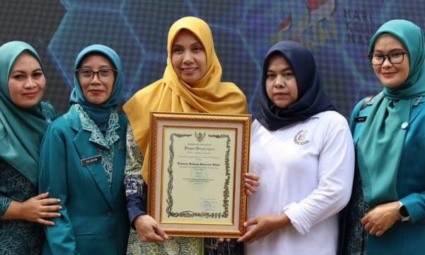 Kampung KB SIndang barang terima penghargaan di Harganas 2025. (Foto DPPKB Kota Bogor)