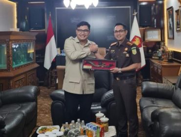 Ketua DPRD Kab Bogor Sastra Winara bersama kajari kab. Bogor. (foto: ist)