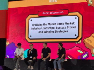 Kiri ke kanan: CEO Dream Studio Julio Andryanto, Country Head Garena Indonesia Hans Saleh, Head of Apps Partnership Google SEA Denis Nichifor. Ketiga panelis ini kompak mengatakan bahwa AI bukan ancaman di industri game, tapi justru membuka pintu baru bagi para pelaku. Ketiganya berbincang di atas panggung Indonesia Game Developer Exchange 2025 di Bali, Sabtu (11/10/2025). (Foto: KOMPAS.com/YUDHA PRATOMO)