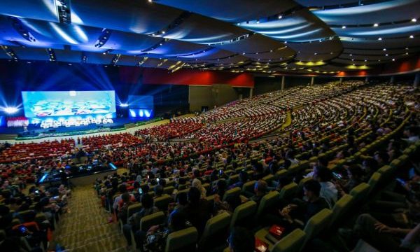 Kepala daerah dikumpulkan untuk hadir di acara Konsolidasi Regional untuk peningkatan tata kelola Program Makanan Bergizi (MBG) di wilayah Jawa Barat, DKI Jakarta, dan Banten yang digelar, Senin (13/10/2025). (foto: Kominfo Kota Bogor)