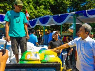 Wali Kota Bogor Dedie Rachim cek ketersedian beras. (foto: Kominfo Kota Bogor)