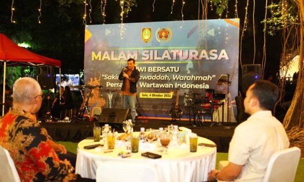 Kehadiran pers bukan hanya sebagai penyampai informasi dan edukasi saja, tapi juga sebagai pemberi kritik dan saran kepada pemerintah.

Hal itu dikatakan Gubernur Jawa Tengah, Ahmad Luthfi. (foto: PWI Pusat)