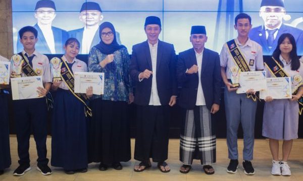Wali Kota Bogor, Dedie A. Rachim menekankan pentingnya pengendalian jumlah penduduk melalui program Sekolah Siaga Kependudukan (SSK) sebagai langkah untuk menyiapkan generasi yang berkualitas.
(foto: Kominfo Kota Bogor)