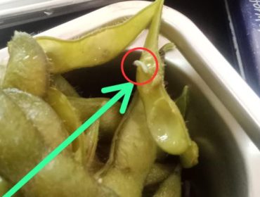 Edammame yang diduga ditemukan benda mirip ulat. (foto: ist)