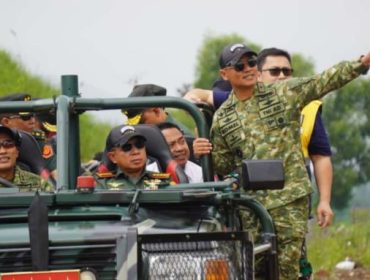 Panglima TNI Jenderal TNI Agus Subiyanto meninjau Pusat Pendidikan dan Latihan (Pusdiklat) Komando Pasukan Khusus (Kopassus) di Batujajar, Jawa Barat, pada Jumat (24/10/2025), (foto: puspen TNI)