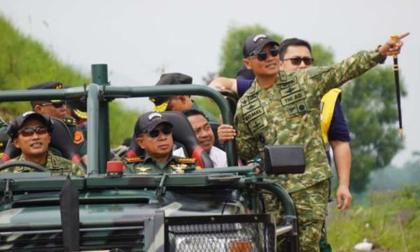 Panglima TNI Jenderal TNI Agus Subiyanto meninjau Pusat Pendidikan dan Latihan (Pusdiklat) Komando Pasukan Khusus (Kopassus) di Batujajar, Jawa Barat, pada Jumat (24/10/2025), (foto: puspen TNI)