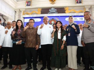 Pengurus Persatuan Wartawan Indonesia (PWI) Pusat resmi dikukuhkan Ketua Umum PWI Pusat, Akhmad Munir dan disaksikan langsung Menteri Komunikasi dan Digital (Menkomdigi) Meutya Hafid. (Foto: Humas PWI Pusat)