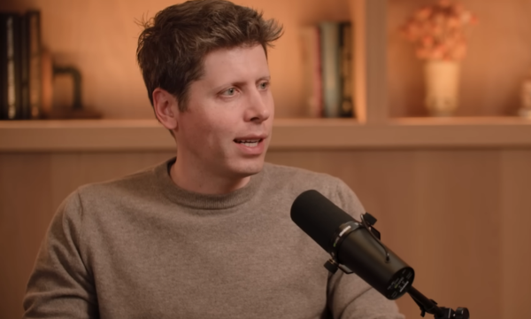 CEO OpenAI Sam Altman buka suara soal perkembangan perangkat berbasis AI yang sedang digarap perusahaannya bersama mantan Kepala Desain iPhone, Jony Ive. Foto: (YouTube/ OpenAI)
