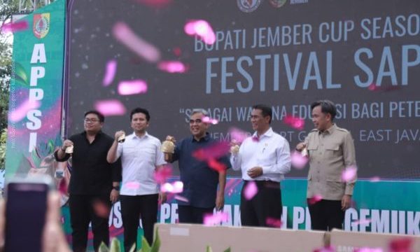 Pembukaan Bupati Cup Season 2 di Stadion JSG Ajung, Sabtu (1/11/2025). (foto: ist)