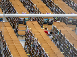 Gudang Amazon. (Foto: Getty Images/Maja Hitij)