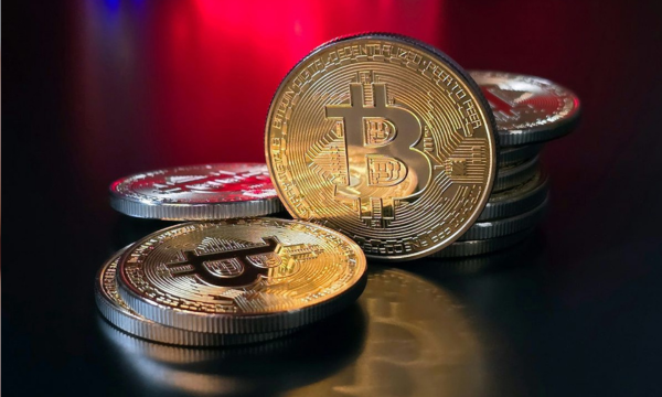 Harga Bitcoin Anjlok Lagi, Terendah dalam 6 Bulan. Ilustrasi bitcoin.(Foto: UNSPLASH/ERLING LOKEN ANDERSEN)