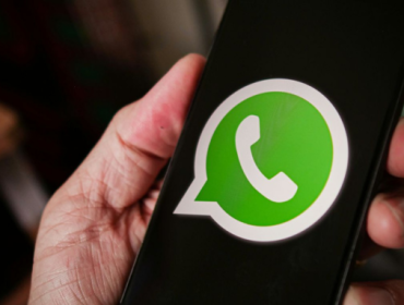 Ilustrasi aplikasi WhatsApp. Foto:(Unsplash/Grant Davies)