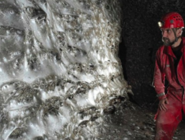 Jaring Laba-laba Terbesar Dunia di Gua Horor, Dihuni 111.000 Laba-laba (Foto: Marek Audy via Vice)