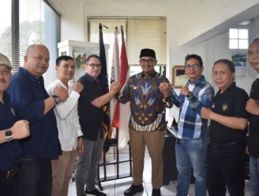 Wali Kota Bandung Farhan menyatakan siap jadi tuan rumah Konferensi PWI Jawa Barat 2026. (foto: pwi jabar)