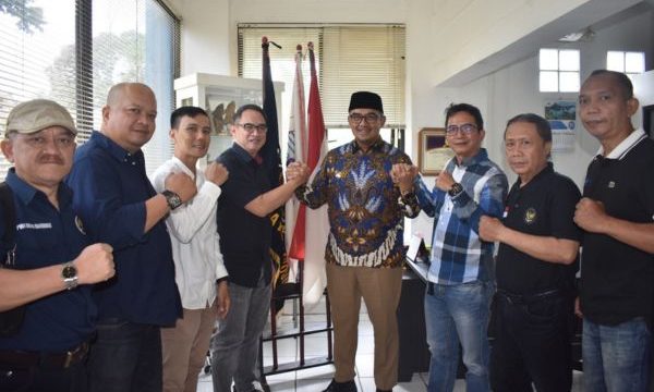 Wali Kota Bandung Farhan menyatakan siap jadi tuan rumah Konferensi PWI Jawa Barat 2026. (foto: pwi jabar)