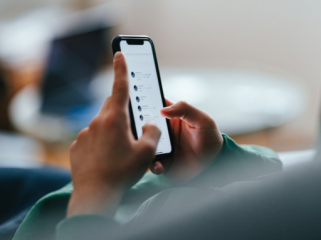 Konten Negatif Tak Turun? WhatsApp, Telegram, Discord Bisa Diblokir. (Foto: Getty Images/miniseries)