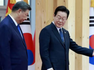 Presiden China Xi Jinping dan Presiden Korea Selatan Lee Jae-myung. (Foto: Yonhap via REUTERS)