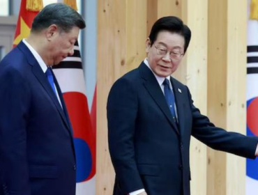 Presiden China Xi Jinping dan Presiden Korea Selatan Lee Jae-myung. (Foto: Yonhap via REUTERS)