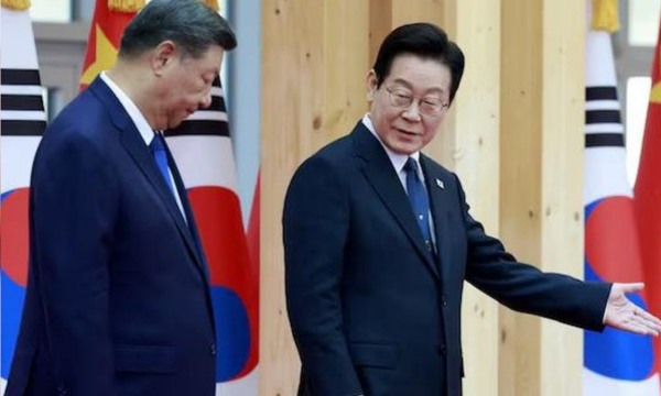 Presiden China Xi Jinping dan Presiden Korea Selatan Lee Jae-myung. (Foto: Yonhap via REUTERS)