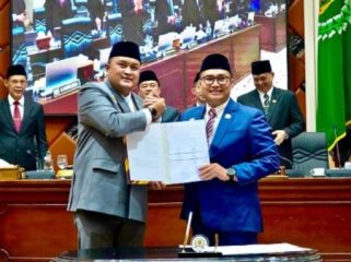 Bupati Bogor (kiri) Rudy Susmanto dan Ketua DPRD Kab. Bogor Sastra Winara. (foto: ist)
