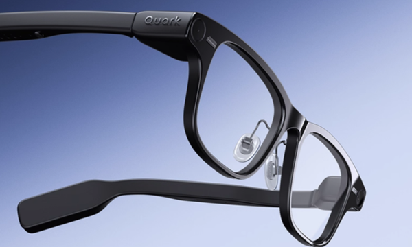 Seperti kacamata Ray-Ban Meta, pengguna Alibaba Quark AI Glasses juga bisa berinteraksi lewat suara atau sentuhan, mulai dari menerjemahkan percakapan secara real time, mencatat rapat otomatis, mengenali objek, sampai memotret dan merekam video dari sudut pandang pengguna (POV). (Foto: Alibaba)
