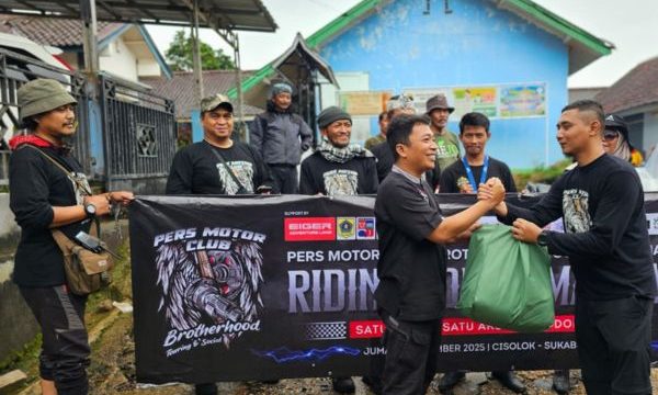 Komunitas PMC Serahkan Bantuan Kemanusian ke warga Sukabumi. (Foto: PMC)