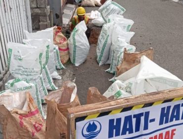 Pergantian pipa di Jalan Merdeka. (foto: Humas Tirta Pakuan)