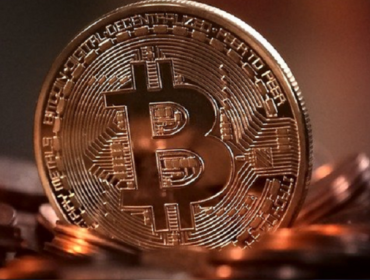Bitcoin adalah mata uang kripto pertama yang memiliki nilai kapitalisasi paling besar (Sumber: Pixabay)