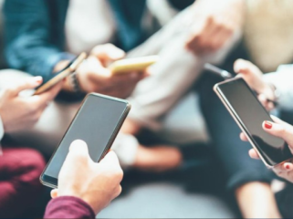 Harga RAM Meroket, Pasar Ponsel Global Diprediksi Menyusut di 2026 (Foto: Getty Images/iStockphoto/ViewApart)